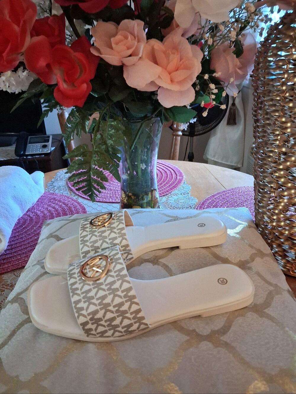 NWT MK White/Gold  Women's Low Heel 1 Wide Strap Sandals . Size Eu 39/US 8.5